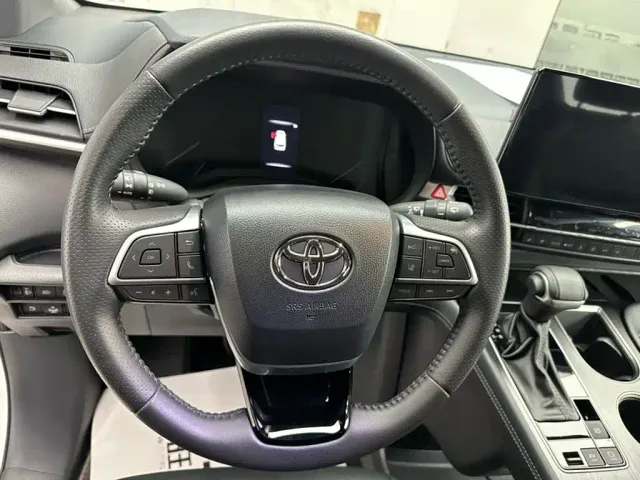 Toyota Sienna — Фото автомобиля 8