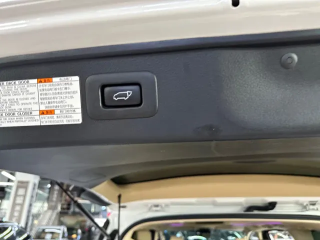 Toyota Alphard — Фото автомобиля 20