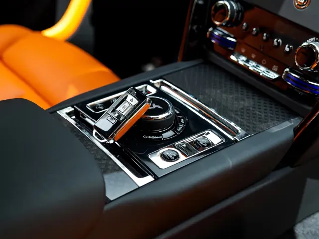Rolls-Royce Cullinan — Фото автомобиля 21