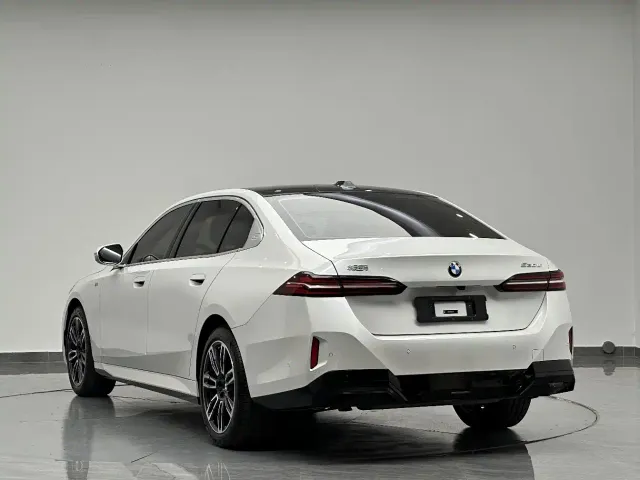 BMW 5 Series — Фото автомобиля 7