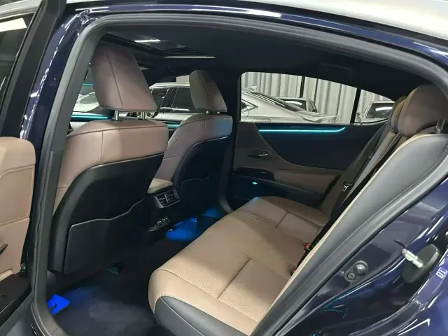 Lexus ES — Фото автомобиля 6