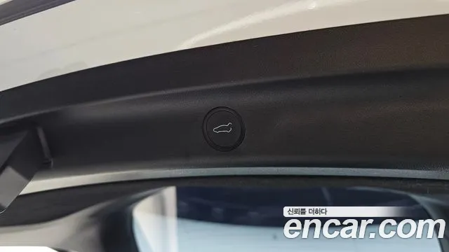 Tesla Model Y — Фото автомобиля 30