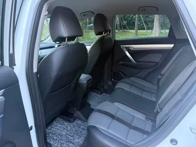 Geely Binyue — Фото автомобиля 7