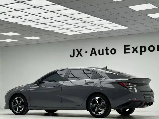 Hyundai Elantra — Фото автомобиля 4