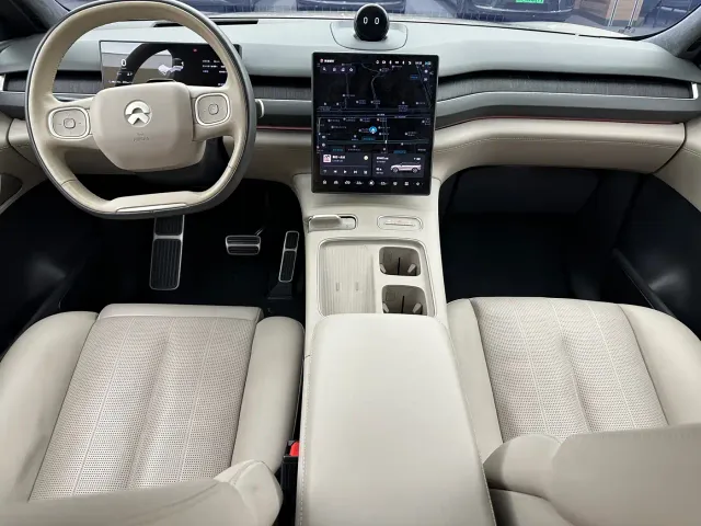 Nio ES8 — Фото автомобиля 17