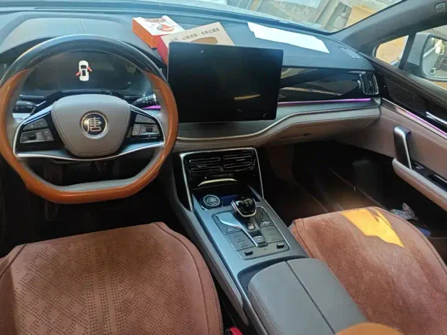 BYD Tang — Фото автомобиля 12