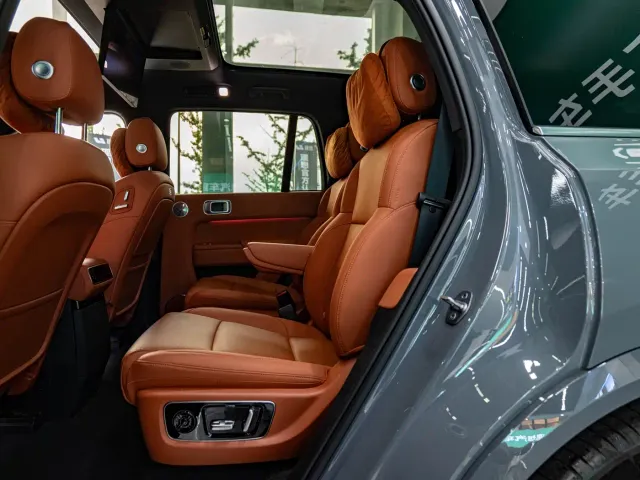 Li Auto L8 — Фото автомобиля 9
