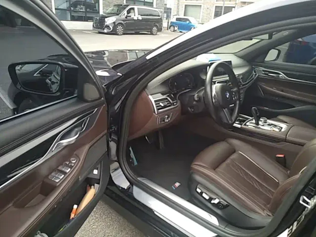 BMW 7 Series — Фото автомобиля 15