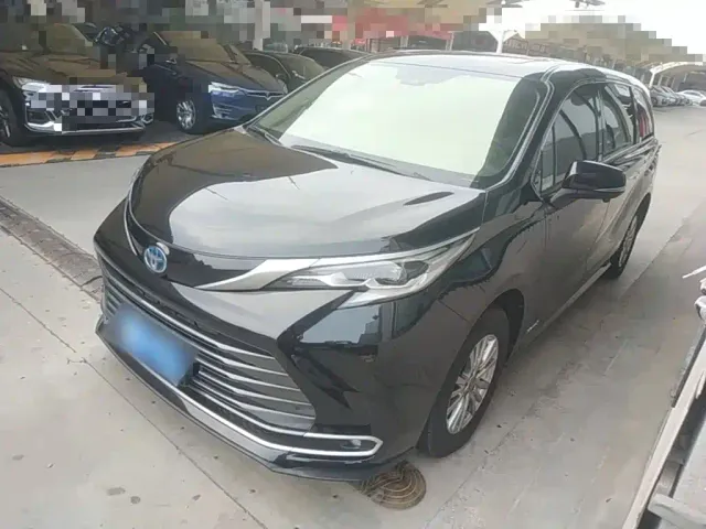 Фотография автомобиля — Toyota Sienna