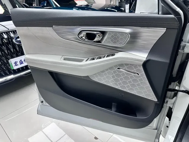 GAC Trumpchi GS8 — Фото автомобиля 17