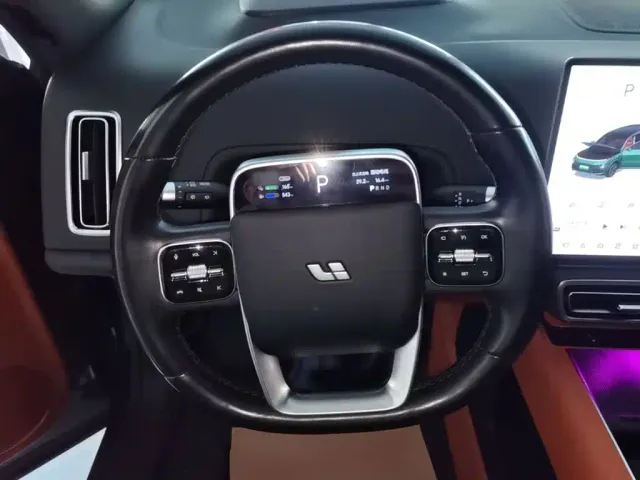 Li Auto L9 — Фото автомобиля 10
