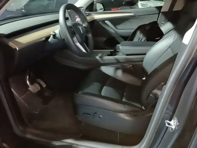 Tesla Model Y — Фото автомобиля 14