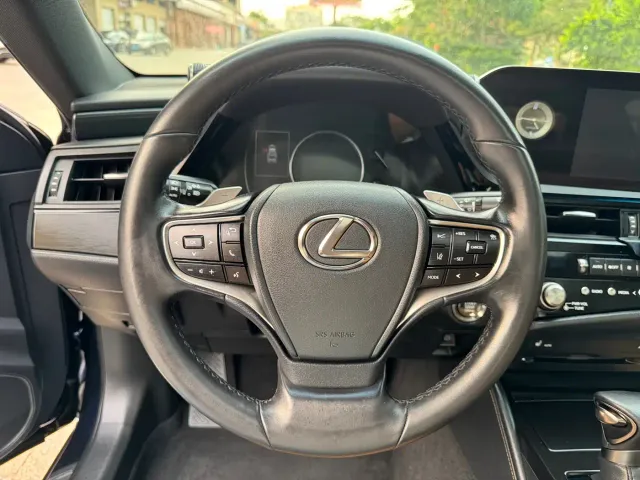 Lexus ES — Фото автомобиля 10
