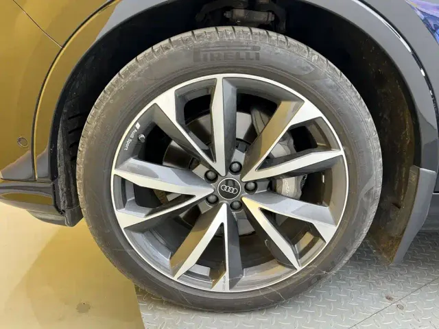 Audi Q7 — Фото автомобиля 7