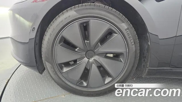 Tesla Model 3 — Фото автомобиля 5