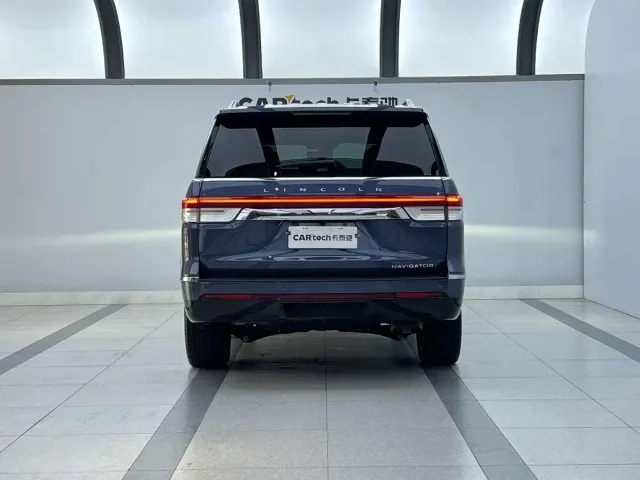Lincoln Navigator — Фото автомобиля 5