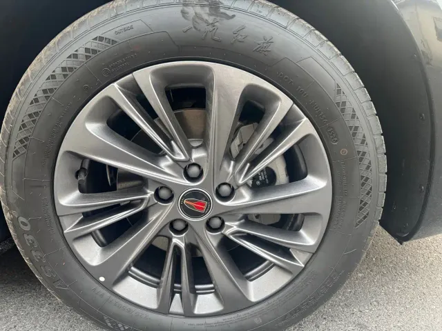 Hongqi Hongqi H5 — Фото автомобиля 17