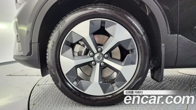 Вольво XC40 — Фото автомобиля 4