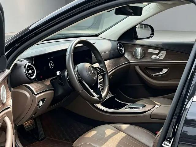 Mercedes-Benz E-Class — Фото автомобиля 4