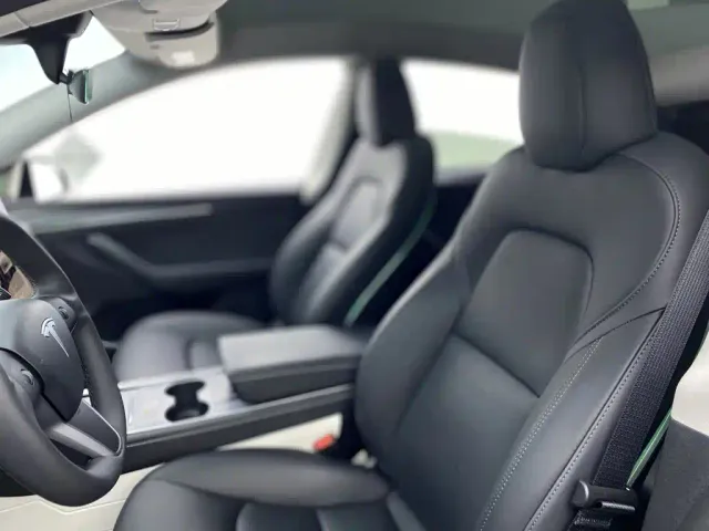 Tesla Model Y — Фото автомобиля 19