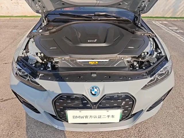 BMW i4 — Фото автомобиля 10