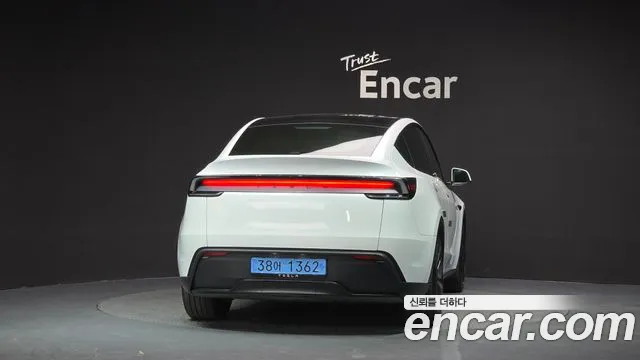 Tesla Model Y — Фото автомобиля 4