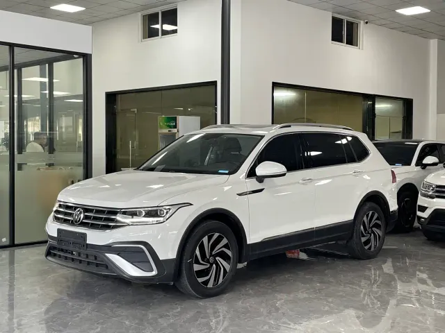 Фотография автомобиля — Volkswagen Tiguan L