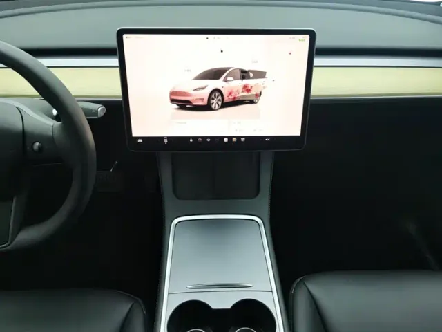 Tesla Model Y — Фото автомобиля 16