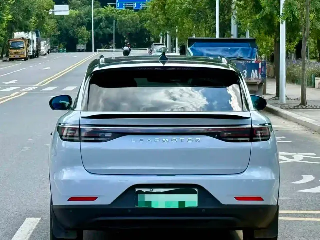 Leapmotor C11 — Фото автомобиля 4