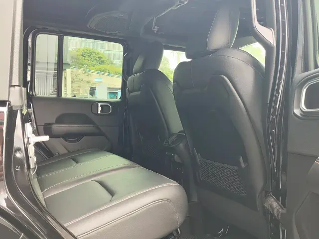 Jeep Wrangler 4xe — Фото автомобиля 8