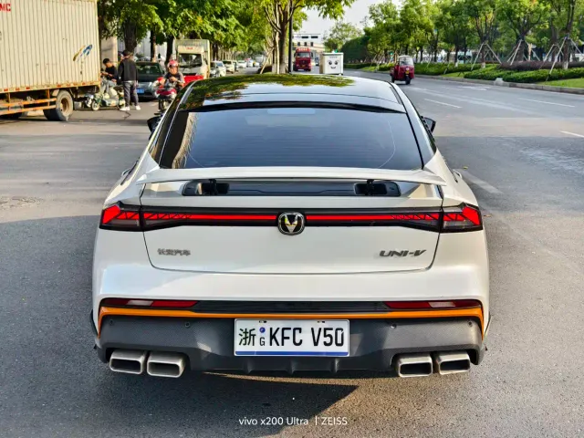 Changan UNI-V — Фото автомобиля 13
