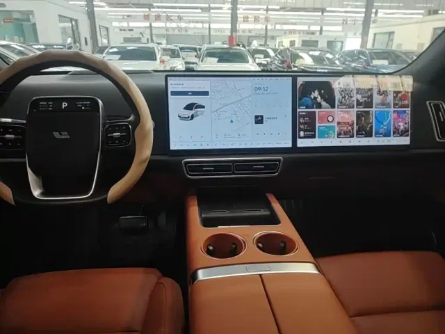 Li Auto L6 — Фото автомобиля 12