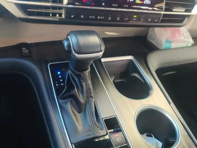 Toyota Granvia — Фото автомобиля 16