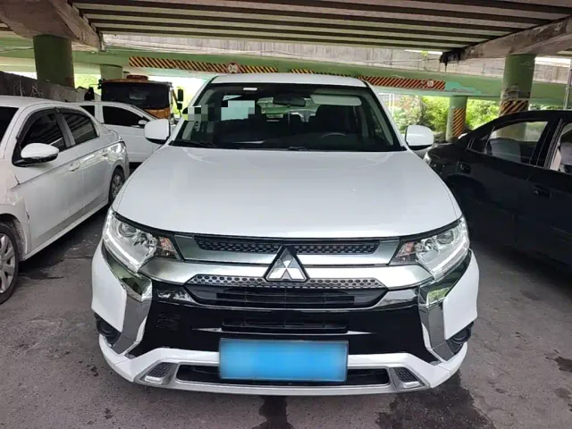 Mitsubishi Outlander — Фото автомобиля 2
