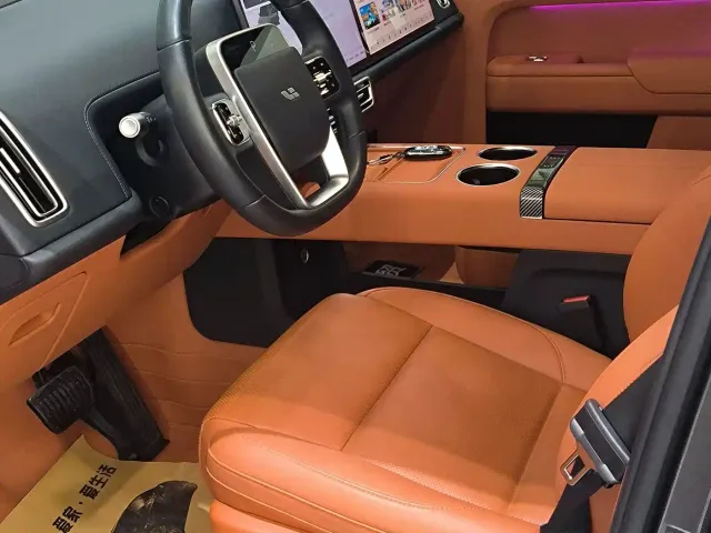 Li Auto L8 — Фото автомобиля 4