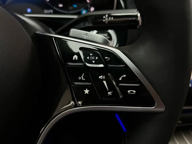 Mercedes-Benz E-Class — Фото автомобиля 23