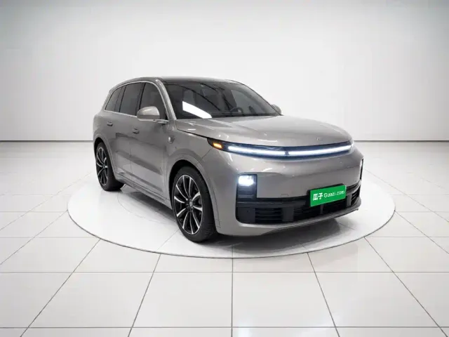 Li Auto L8 — Фото автомобиля 23