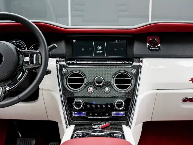 Rolls-Royce Cullinan — Фото автомобиля 18