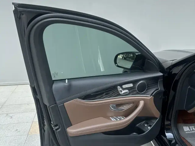 Mercedes-Benz E-Class — Фото автомобиля 12