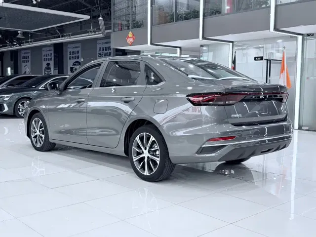 Geely Emgrand — Фото автомобиля 12