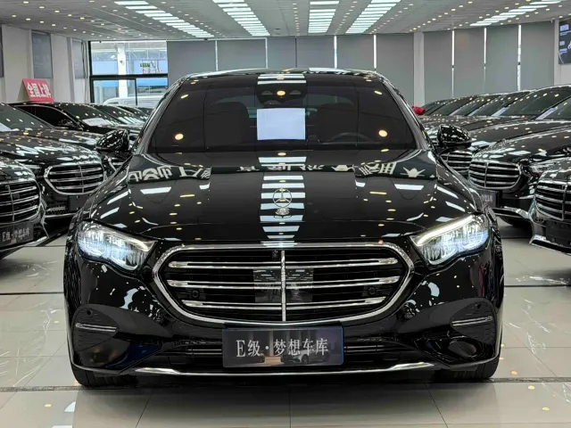 Фотография автомобиля — Mercedes-Benz E-Class