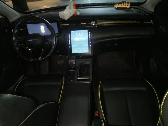 Roewe RX5 — Фото автомобиля 12