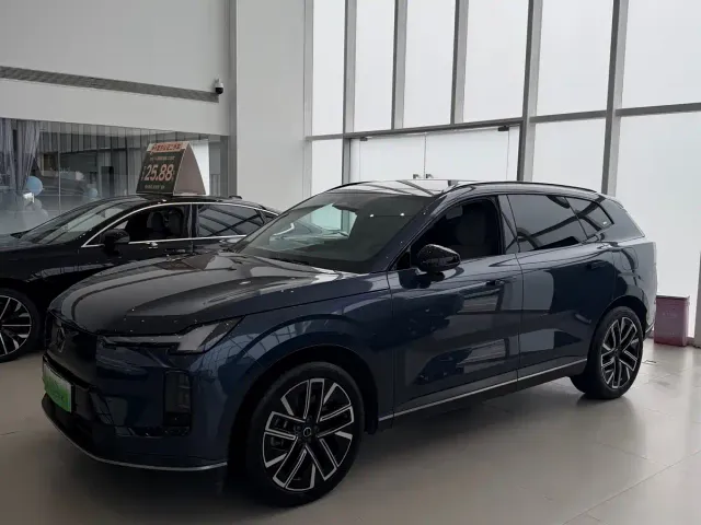 Volvo XC70 Plug-in Hybrid — Фото автомобиля 2