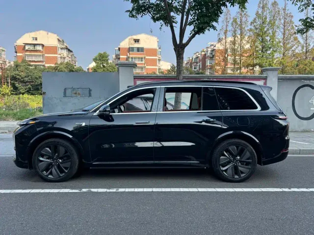 Li Auto L9 — Фото автомобиля 20