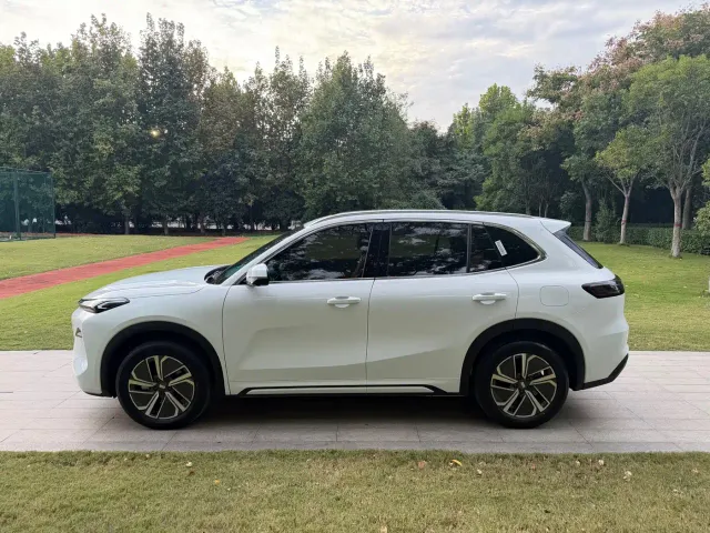 Geely Galaxy Starship 7 EM-i — Фото автомобиля 3