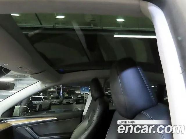 Tesla Model Y — Фото автомобиля 16