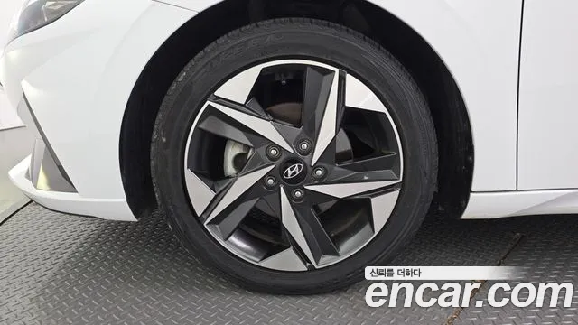 Hyundai AVANTE Avante (CN7) — Фото автомобиля 5