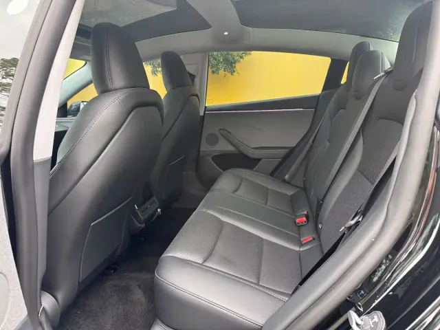 Tesla Model 3 — Фото автомобиля 8