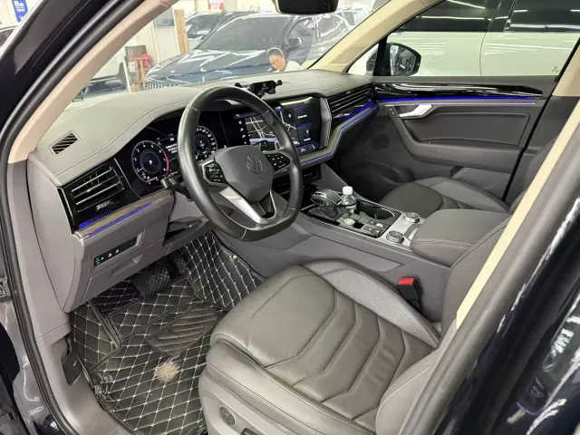 Volkswagen Touareg — Фото автомобиля 4