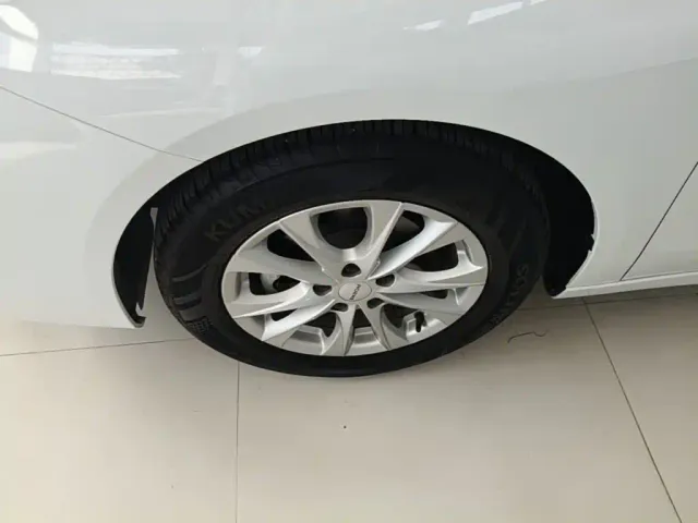 Roewe i5 — Фото автомобиля 22